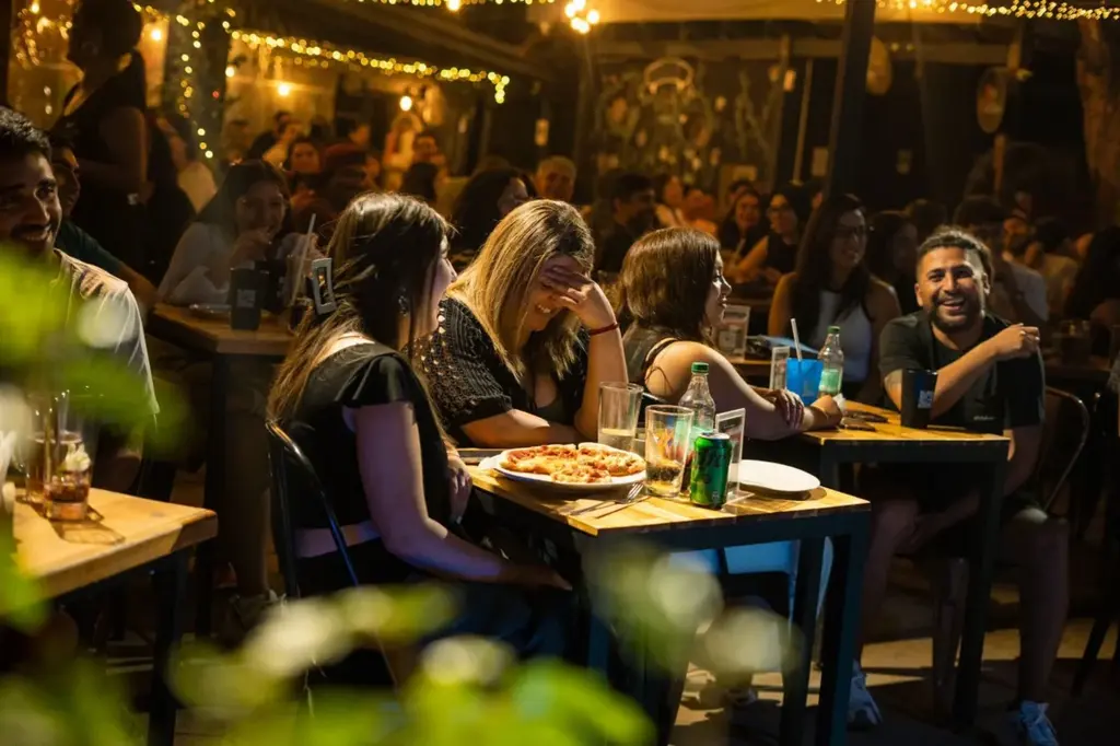 Comunidad, comedia, aventura y humor< Stand--up Comedy. Eventos, Acampadas. caminatas, música en vivo. libros.